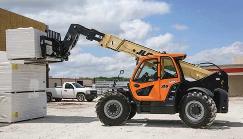 Another Telhandler and Rigger